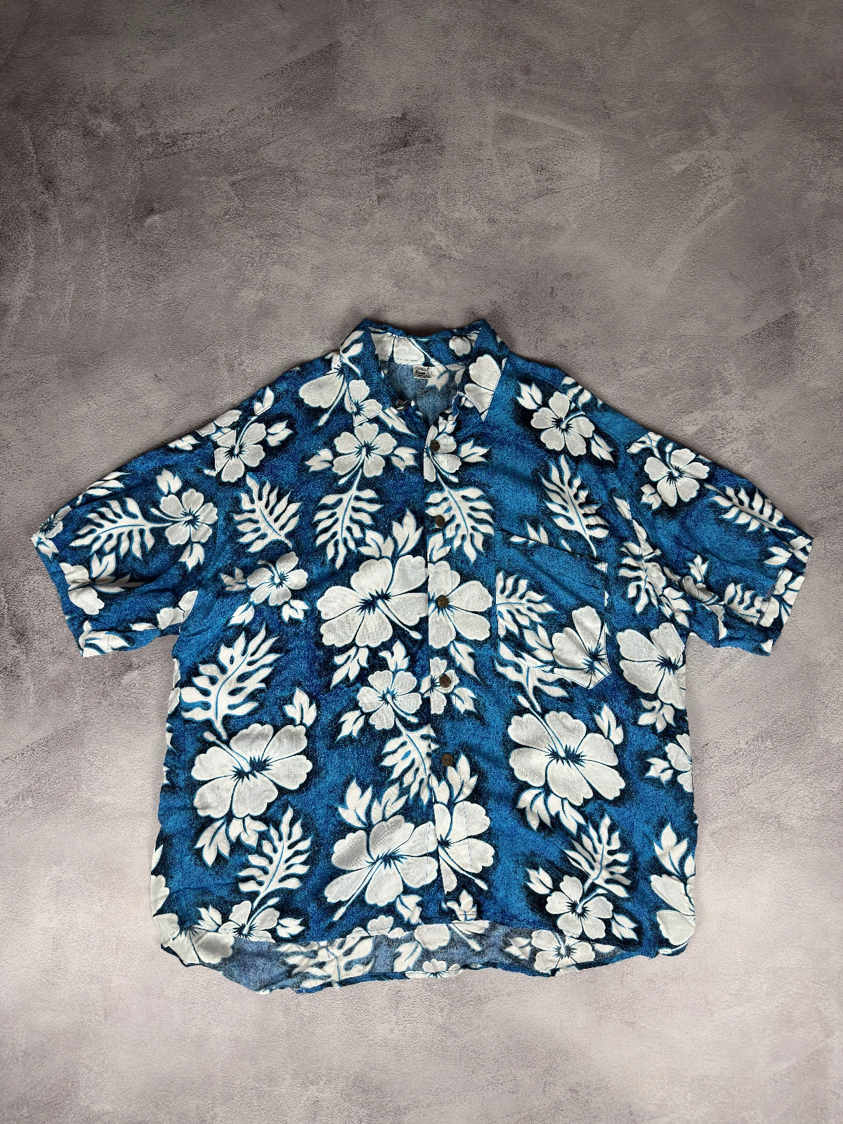 Vintage short-sleeved Hawaiian shirt size L