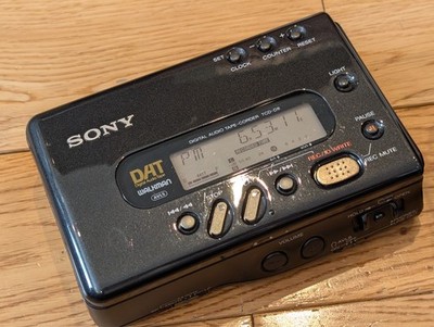 Sony TCD-D8 Portable DAT Digital Audio Tape Recorder Walkman