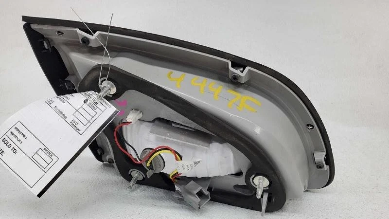 Luz trasera lateral del pasajero derecho Buick Enclave 2013-2017 montada en la tapa, interior OEM Foto 3 de 3