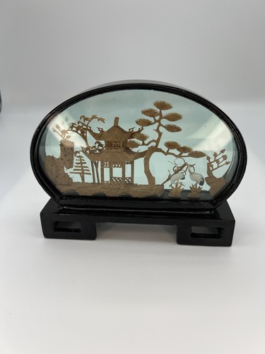 Arte en corcho chino ovalado vintage tallado a mano diorama - pagoda/grúas/árboles/acantilado - Imagen 1 de 8