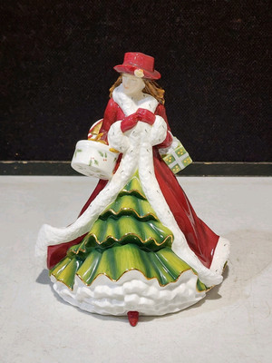 Royal Doulton Pretty Ladies Christmas Day 2010 - Mint Cond / Signed HN5379
