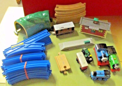 THOMAS THE TANK ENGINE TRAIN WOODEN PLASTIC BUILDINGS TRACKS PERCY THOMAS TREVOR