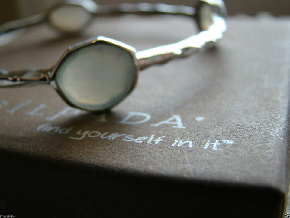 Brazalete Brazalete Madreperla SILPADA B2383 CUATRO LUNAS $159 Como Nuevo Foto 3 de 4