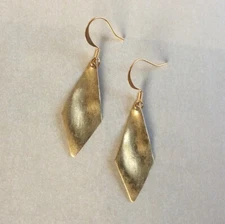 HANDCRAFTED JEWELRY GOLD PLATED SUNDANCE CHARM EARRINGS