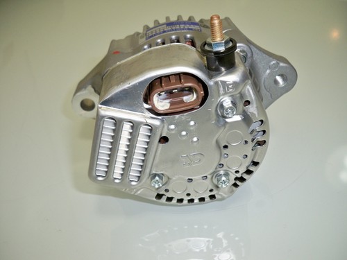 NEW GENUINE Denso Alternator 12V 100211-4731 - Picture 2 of 5