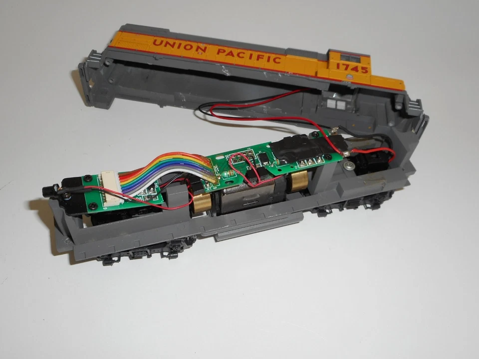 Walthers DCC Ready Union Pacific #1745. Good motor, lights. Railings missing. HO - Image 4 of 4