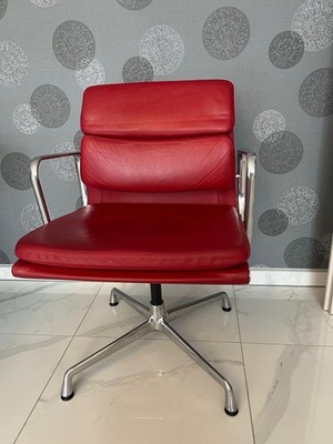 Vitra Soft Pad Chair EA 208 Alu poliert  mit rotem Leder.