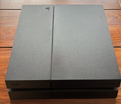 Sony PlayStation 4 1TB Spielkonsole - Schwarz inkl. 2 Controller + Spiele