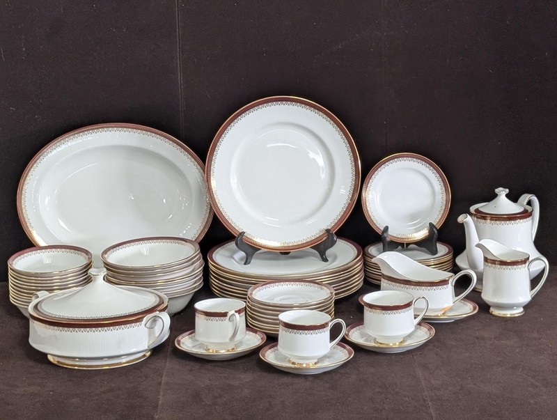 60 Piece Holyrood Red by Paragon, Made In England, PA6822MT
