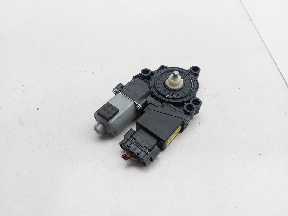 HYUNDAI SANTA FE MK3 WINDOW REGULATOR MOTOR REAR RIGHT DRIVER SIDE 2018 - Image 2 of 4