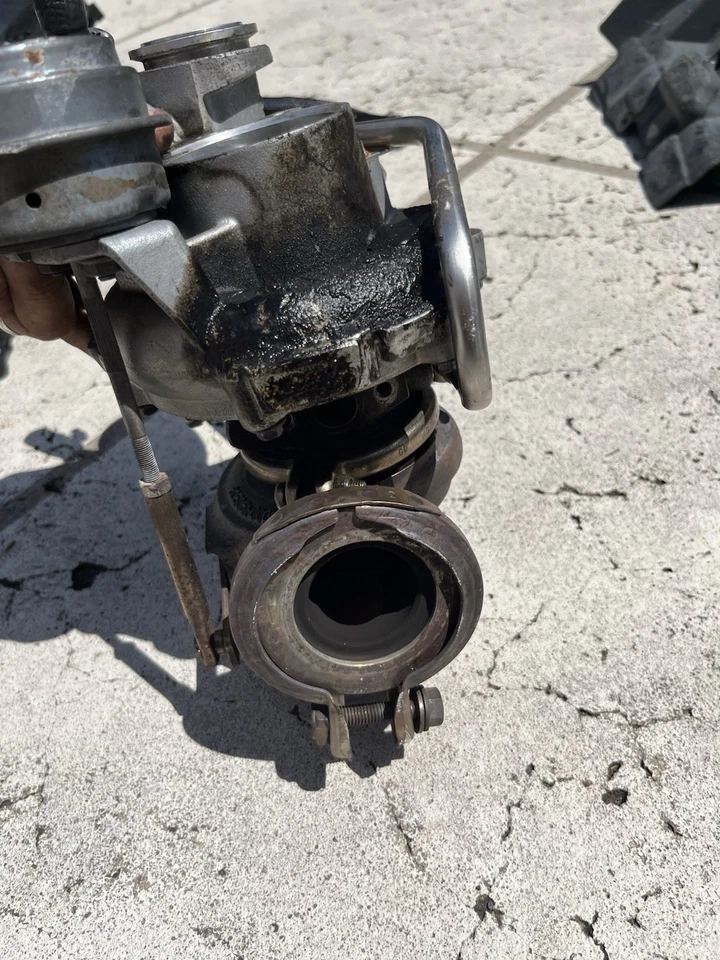 Par de turbos en stock BMW 750i XDrive F01 2012 Foto 4 de 4