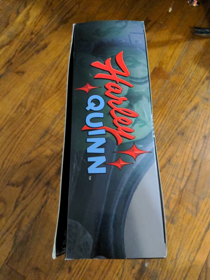 Figura de coleccionista Harley Quinn DC Direct escala 1:6 13" de lujo nueva en caja nunca abierta. Foto 3 de 4