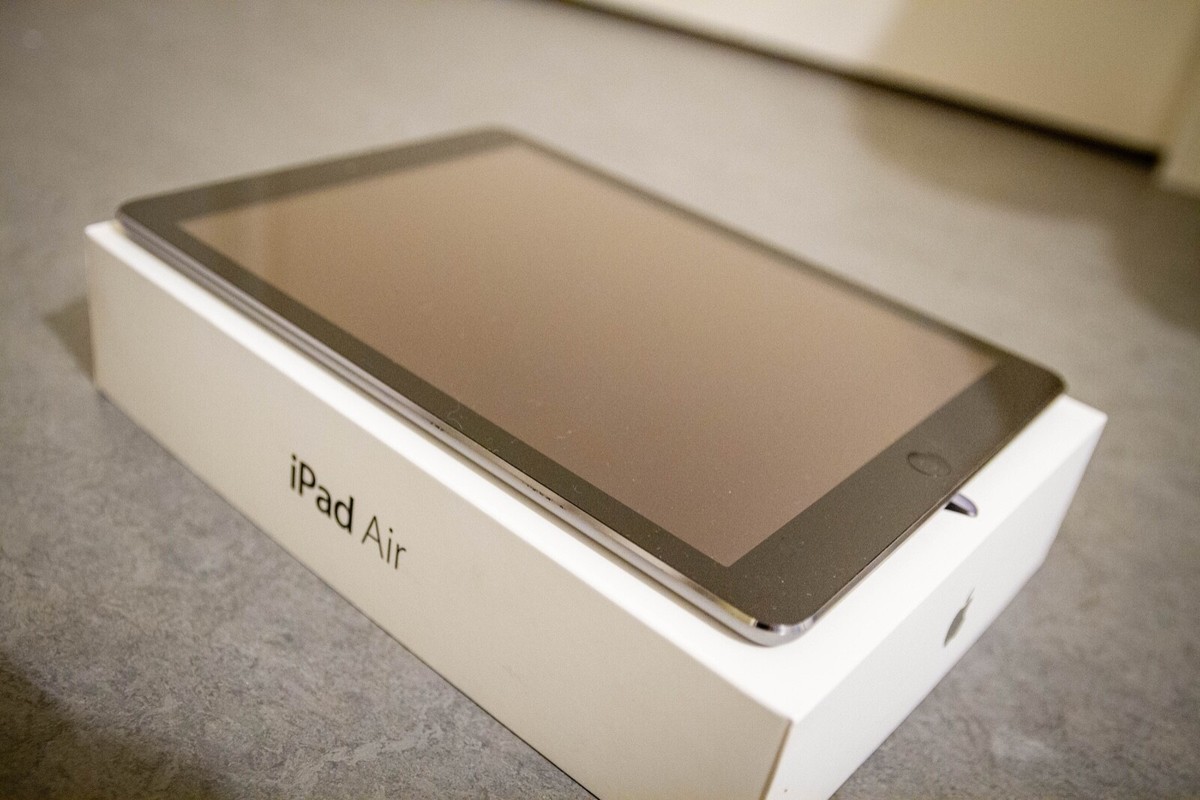 COLLECTOR's Apple iPad Air 1st Gen Rare iOS 9 (9.3.3) 16GB Space