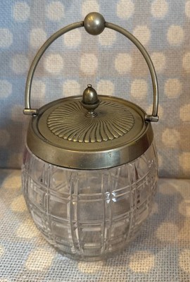 Vintage Keksfass aus geschliffenem Glas mit Metallgriff und Deckel mit Eicheldetail