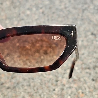 DEZI Tortoiseshell Cat Eye Sunglasses in Brown and Amber DEZI Lil main image 2