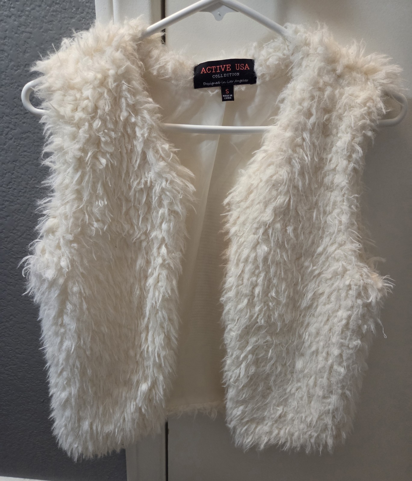 Active USA Softh Withe Fuzzy Vest - image 1