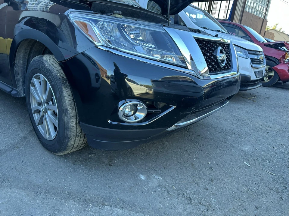 Used Front Bumper Assembly Front fits: 2015 Nissan Pathfinder w/fog lamps Front Foto 3 de 4
