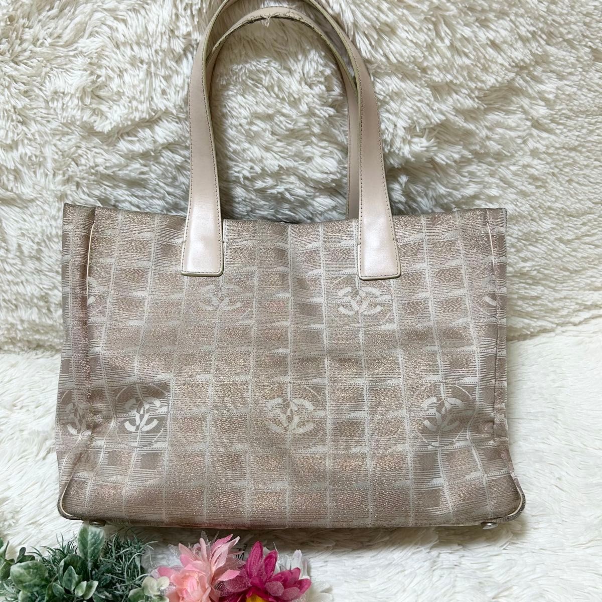 CHANEL Travel Line Tote Bag in Black NE216364