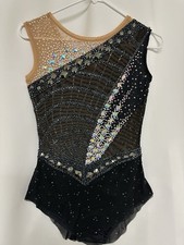 For sale Beautiful leotard, growth 150-160 cm, ages 11-15.