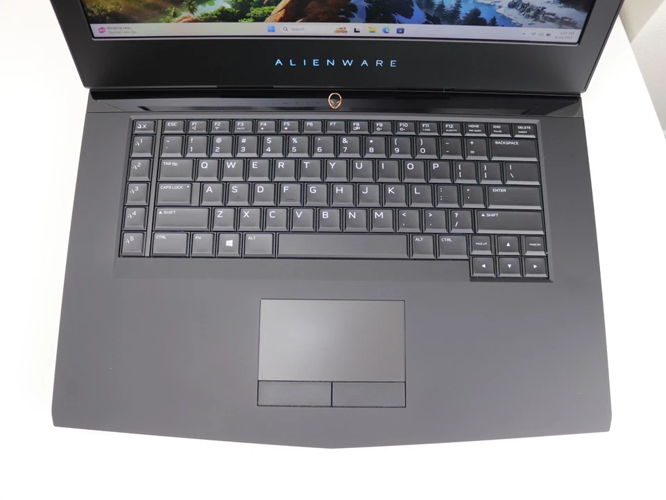 Portátil ALIENWARE 15 R4 Intel i7-8750H 32GB RAM 256GB SSD+1TB 8GB NVIDIA GTX 1070 Foto 2 de 4