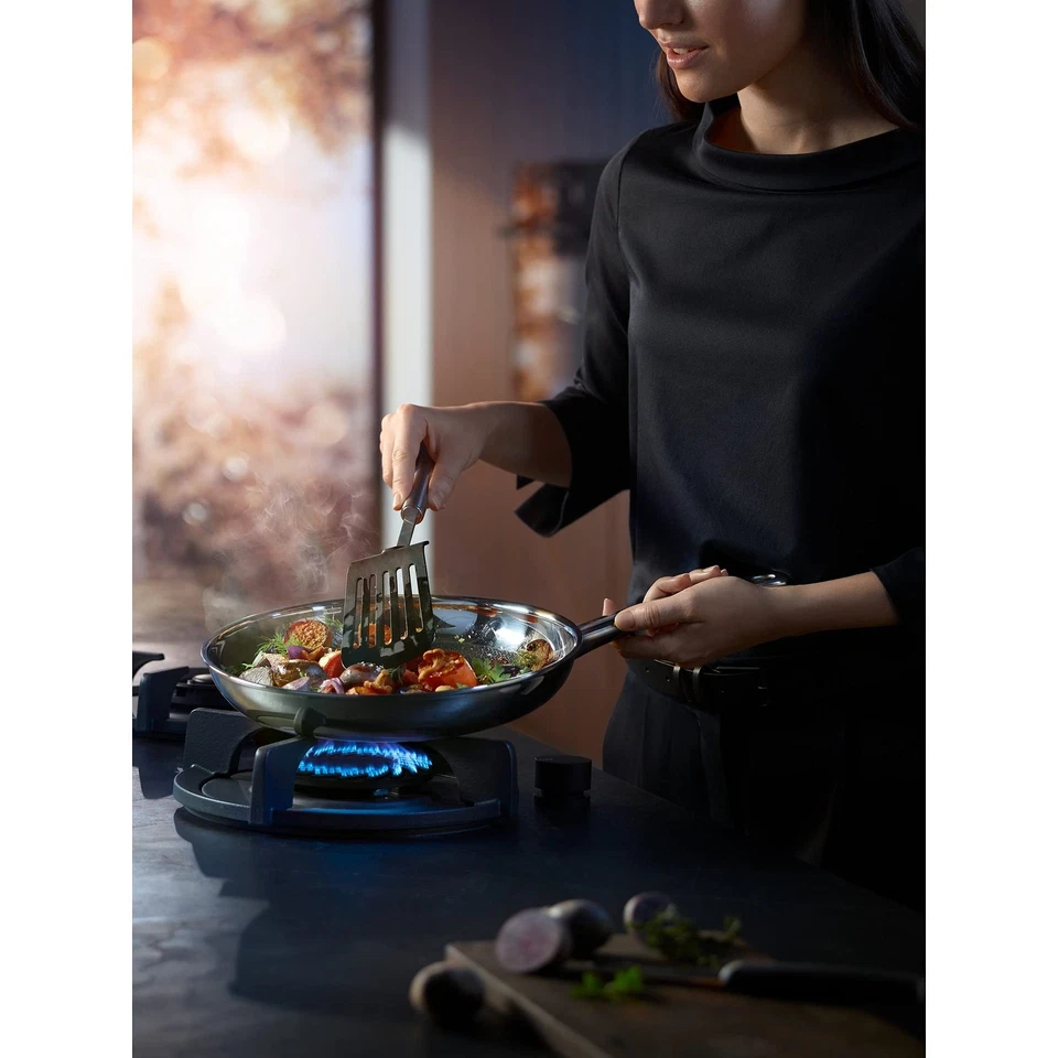 WMF 1756286411 Profi Resist Padella con manico con rivestimento anti aderente in - Immagine 2 di 4