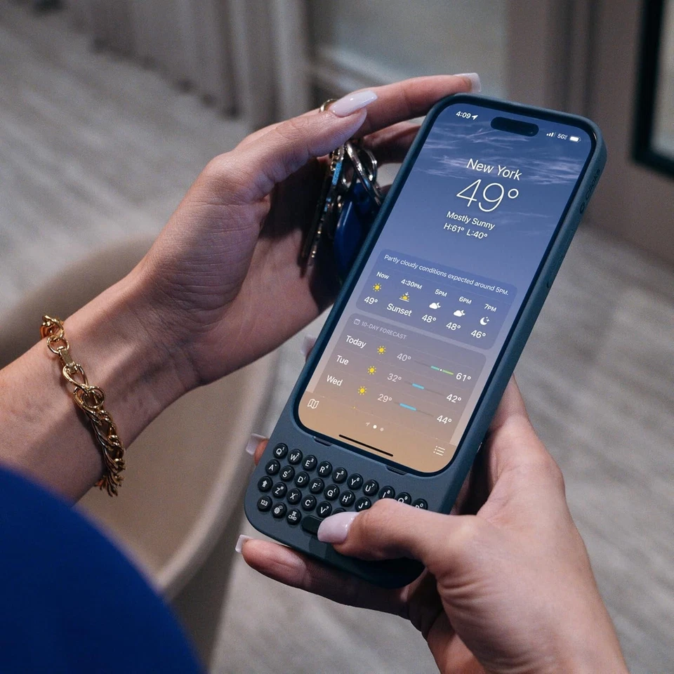 Keyboard for iPhone 15 – Keyboard Case for Premium Typing Experience – Royal Ink - Изображение 3 из 4