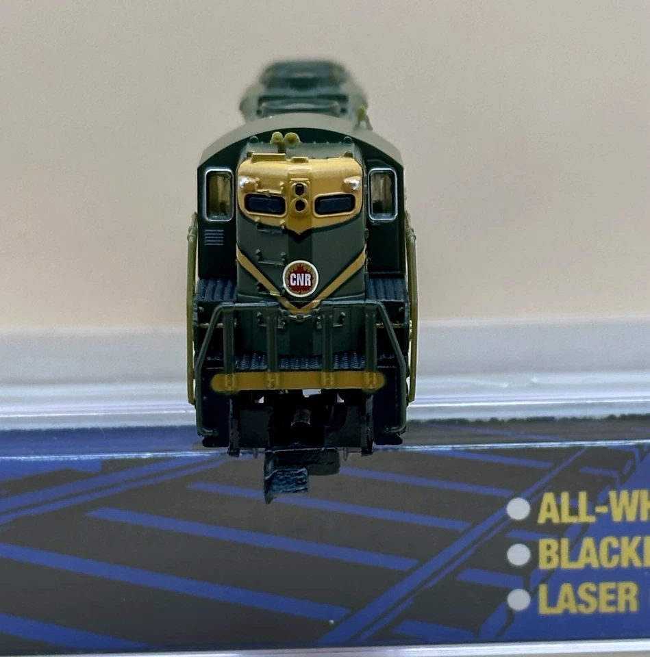 NIB N Life-Like 77851 EMD GP-9R (GP18) High Hood Loco Canadian National #4346 - Image 4 of 4