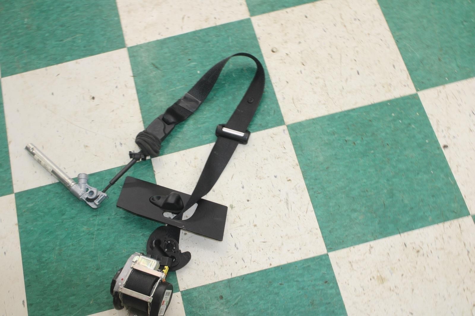 14-22 MASERATI GHIBLI Black Front Passenger Right RH RF Seat Belt Retractor OEM