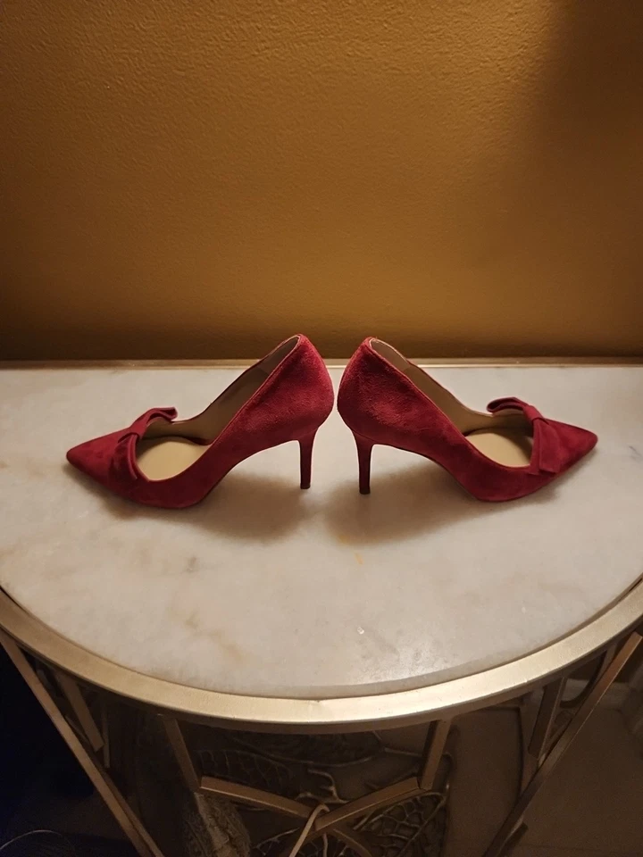 Zapatos de salón Ann Taylor de gamuza rosa con lazo de gamuza talla 7 Foto 2 de 3