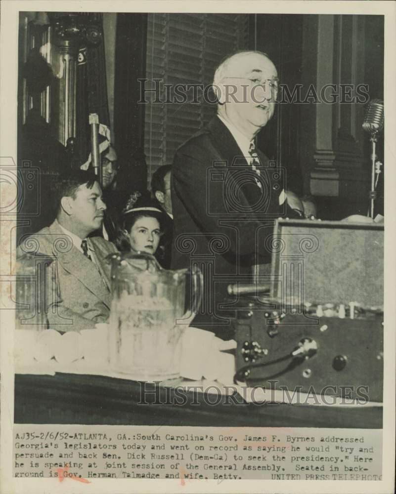 1952 Press Photo Gov. James Byrnes addresses Georgia's legislators in Atlanta