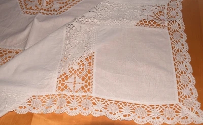 Alte Tischdecke Tafeltuch Tischwäsche mit Spitze 130 x 145 cm (14554) - Bild 1 von 4