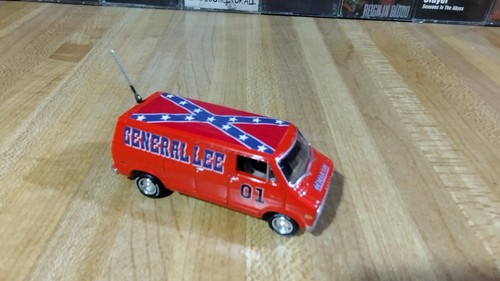 Dukes Of Hazzard General Lee Custom Orange '76 Dodge Tradesman Van, 1:64, Neu!