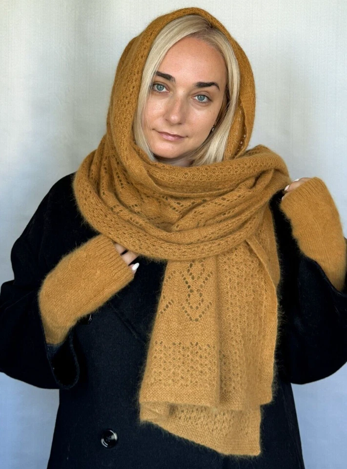 Conjunto de bufanda esponjosa y mitones sin dedos tejidos a mano de angora ocre Foto 2 de 4