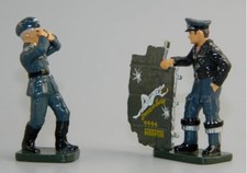 Frontline Figures A.W.7 Luftwaffe Pilot With Part Of B17 And Photographer