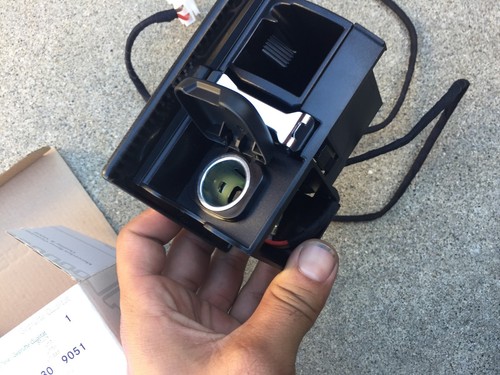 2001-2006 Mercedes-Benz W203 C320 C240 C230 C280 C32 C55 ashtray + power outlet - Picture 4 of 6