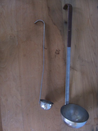 Lotto di 2 mestoli vintage Vollrath 58055, 6 once e 58510, 1 oz venduti in acciaio inossidabile - Foto 3 di 11