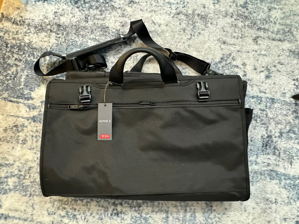 Bolsa de transporte masculina TUMI Alpha 3 vestuário tripla dobra | Nova com etiquetas - Imagem 2 de 3