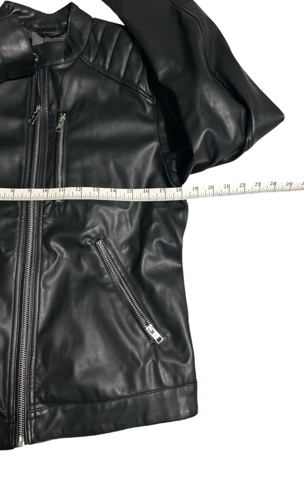 Chaqueta de cuero sintético vegana H&M para mujer talla pequeña negra bolsillos con cremallera Foto 4 de 4