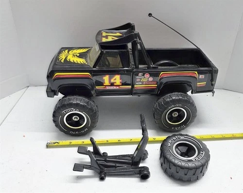 T-113 VINTAGE 70'S/80'S TONKA PRESSED STEEL BLACK LIFTED PICKUP TRUCK