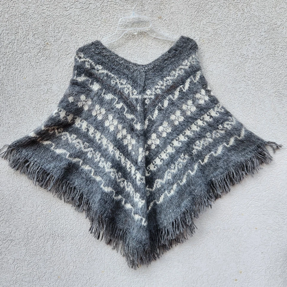 BOLIVIAN HANDCRAFTS Women's Poncho One Size Gray 100% Alpaca Made Bolivia  - Image 4 of 4