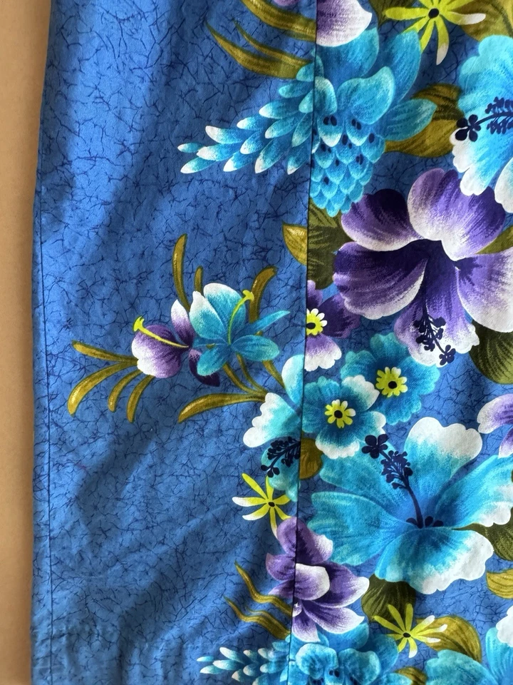 Vestido Muumuu Vintage Recife Havaí Floral Azul Roxo Hibisco Maxi Havaiano - Imagem 3 de 4