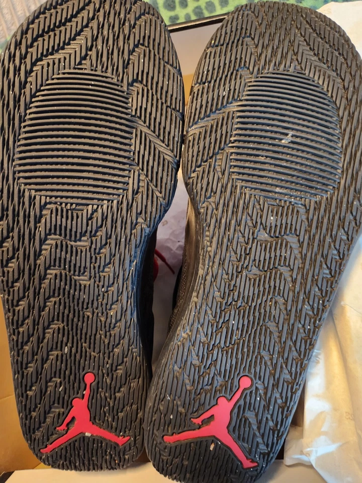 JORDAN FLY ILIMITADO ANTRACITA/GIMNASIO ROJO HOMBRE TALLA 13 Foto 3 de 4