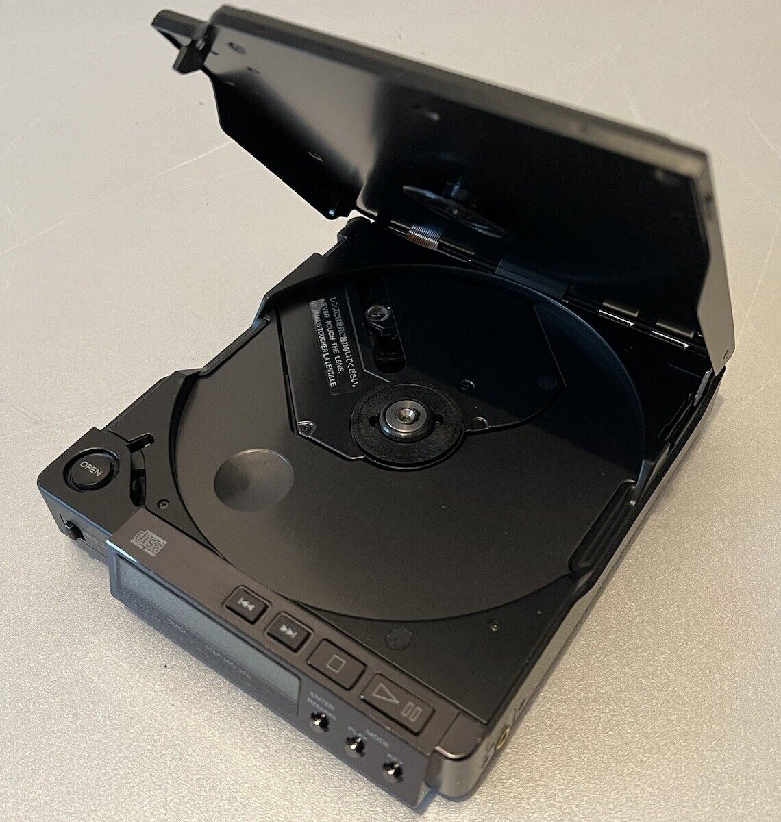 Vintage Sony Discman D-Z555 persönlicher CD-Player Walkman tragbarer CD-Player