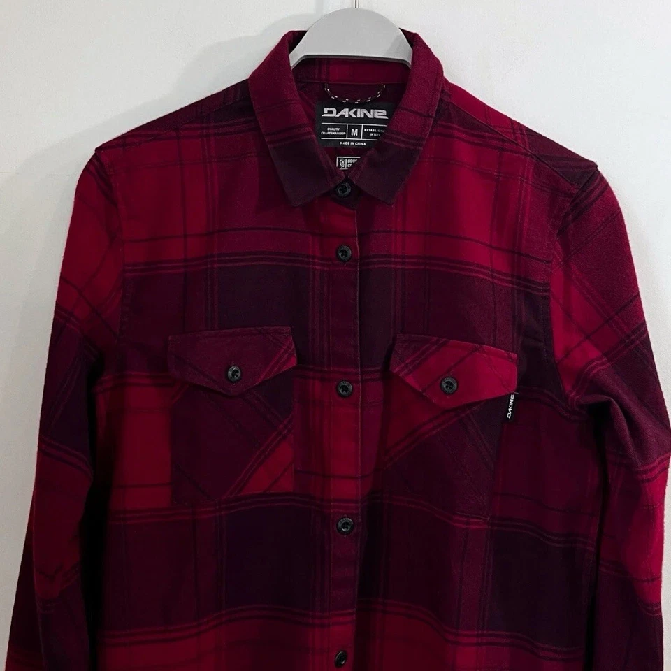 Camisa para mujer Dakine Noella Tech de franela M roja a cuadros $75 usada en excelente estado DWR control de olores Foto 3 de 4