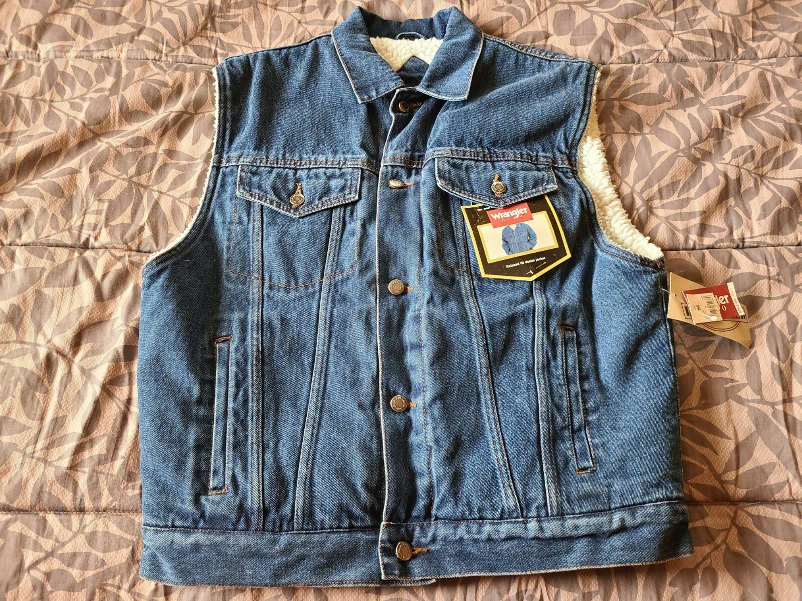 Wrangler Hero Men’s Denim Sherpa Lined Trucker Vest Size Medium New With Tags