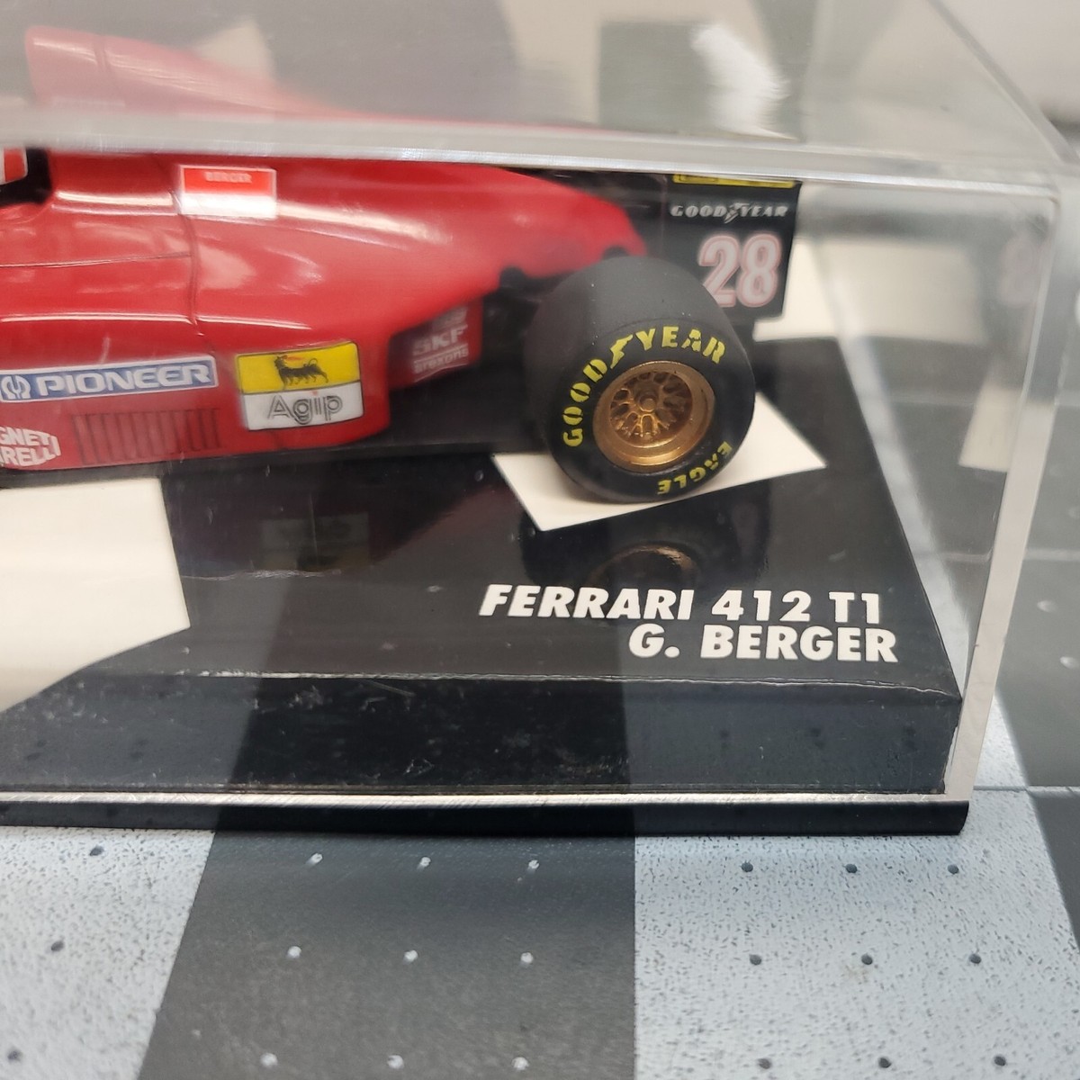 Ferrari 412 T1 Gerhard Berger #28 1994 MINICHAMPS 1/43 F1 Formula 
