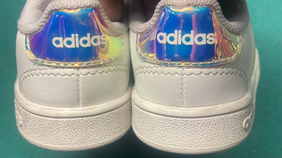 Adidas Zapatos para Niños Pequeños Talla 6 Modelo # SHD 675005 Blanco con Plata ¡En Excelente Estado! Foto 3 de 4