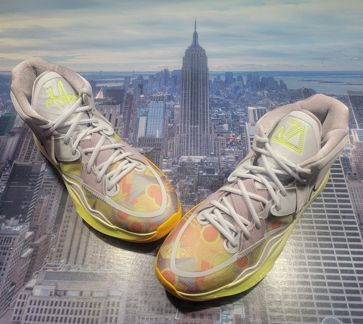 Nike Kyrie 8 Infinity Pyramid Iris Whisper/Citron Tint Size 13