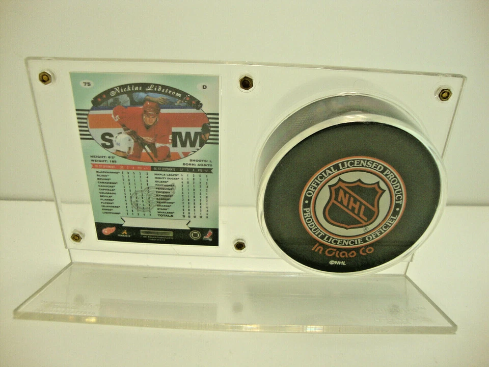 Tarjeta de recuerdo de Detroit Red Wings 1997 Stanley Cup Champions Puck y Nick Lidstrom Foto 3 de 4