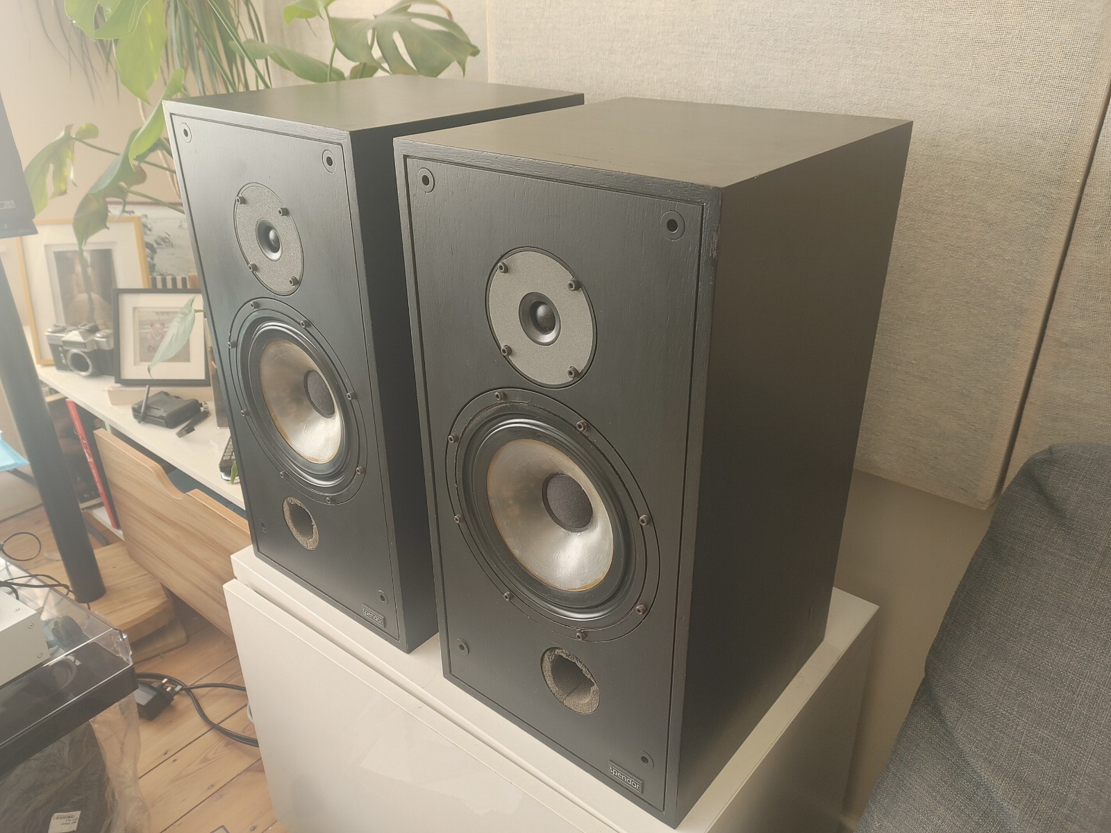 Very RARE Spendor 2/2 Powered Speakers Studio Monitors Excellent Condition